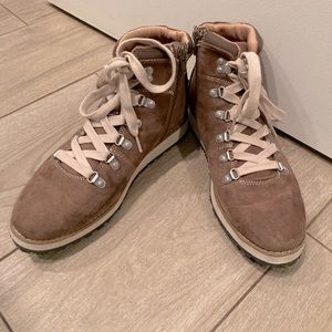 Women’s Universal Thread Boots 10